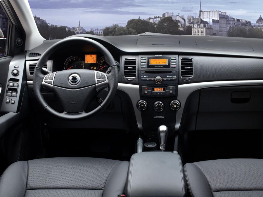  SsangYong Korando 2010 года  (фото 12 из 18)